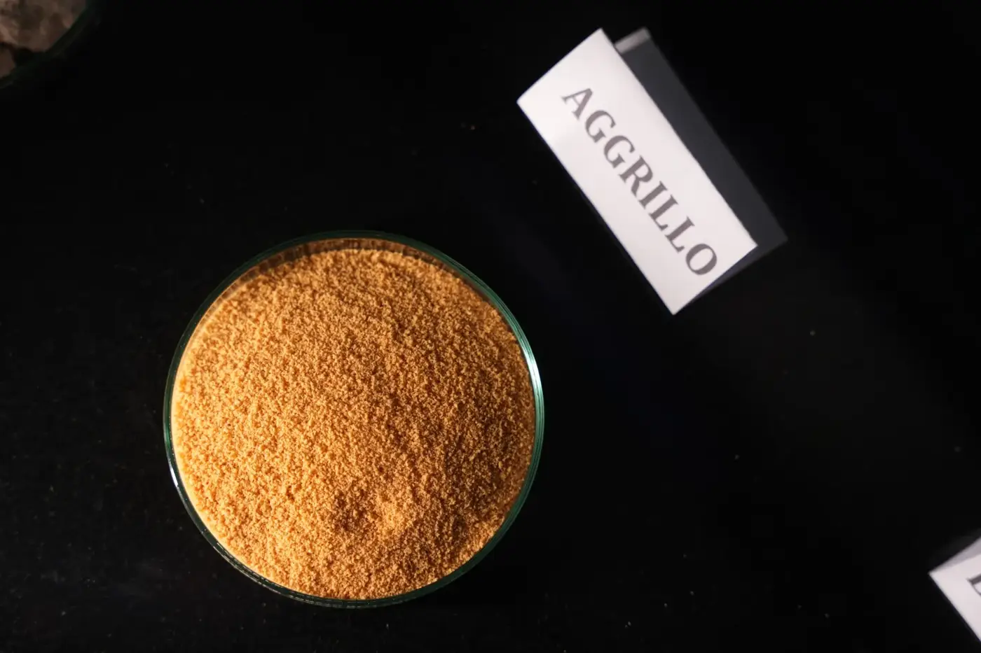 Aggrillo flavour powder in a glass dish