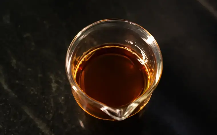 Amber flavour oil in a glass beaker